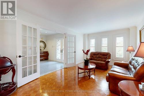 49 Iona Crescent, Vaughan, ON - Indoor Photo Showing Living Room