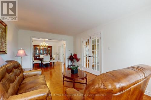 49 Iona Crescent, Vaughan, ON - Indoor Photo Showing Living Room