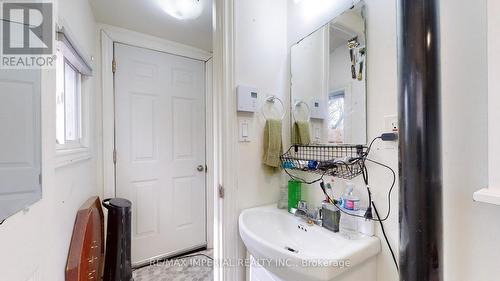 1226 Maple Road, Innisfil, ON - Indoor Photo Showing Bathroom