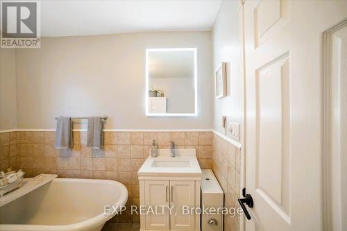 2033 Lea Road, Innisfil, ON - Indoor Photo Showing Bathroom