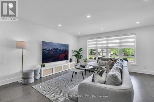 29 Norfield Crescent, Toronto (Elms-Old Rexdale), ON - Indoor Photo Showing Living Room