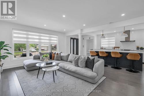 29 Norfield Crescent, Toronto (Elms-Old Rexdale), ON - Indoor Photo Showing Living Room