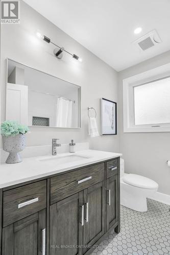 29 Norfield Crescent, Toronto (Elms-Old Rexdale), ON - Indoor Photo Showing Bathroom