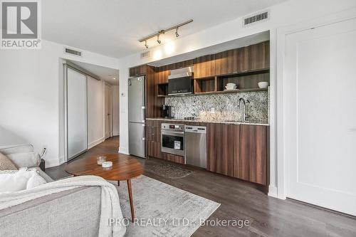 304 - 7 Mabelle Avenue, Toronto (Islington-City Centre West), ON - Indoor Photo Showing Kitchen