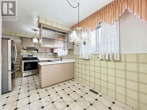 39 Elmvale Crescent, Toronto (West Humber-Clairville), ON - Indoor Photo Showing Kitchen