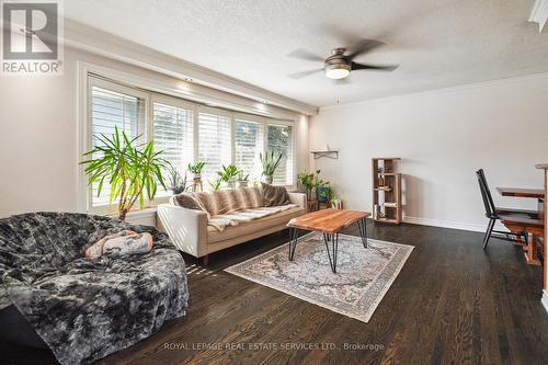 1284 Elgin Crescent, Oakville (Iroquois Ridge South), ON - Indoor Photo Showing Living Room