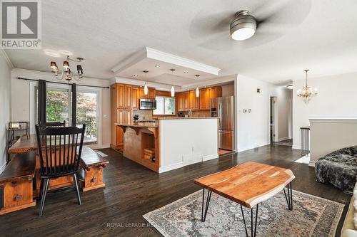 1284 Elgin Crescent, Oakville (Iroquois Ridge South), ON - Indoor Photo Showing Living Room