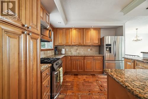 1284 Elgin Crescent, Oakville (Iroquois Ridge South), ON - Indoor Photo Showing Kitchen