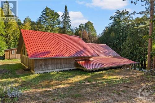 Beautiful Tin Roof - 6960 511 Highway, Lanark Highlands, ON - Outdoor