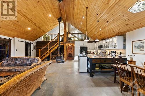 High ceilings, open concept - 6960 511 Highway, Lanark Highlands, ON - Indoor