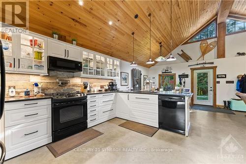 6960 511, Lanark Highlands, ON - Indoor Photo Showing Kitchen With Upgraded Kitchen