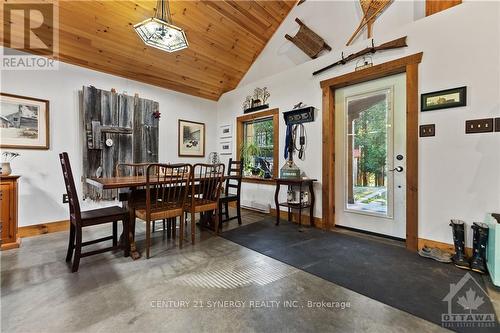 6960 511, Lanark Highlands, ON - Indoor Photo Showing Dining Room