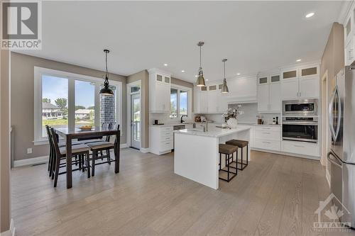 556 Shoreway Drive, Ottawa, ON - Indoor Photo Showing Kitchen With Upgraded Kitchen