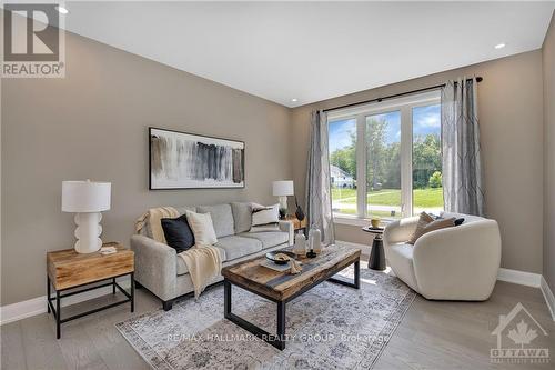 556 Shoreway Drive, Ottawa, ON - Indoor Photo Showing Living Room