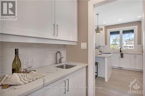 556 Shoreway Drive, Ottawa, ON - Indoor Photo Showing Kitchen