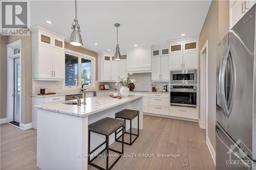 556 Shoreway Drive, Ottawa, ON - Indoor Photo Showing Kitchen With Upgraded Kitchen