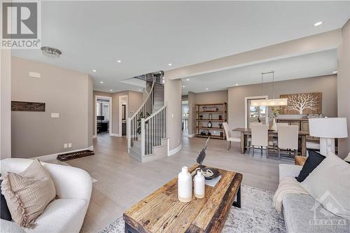 556 Shoreway Drive, Ottawa, ON - Indoor Photo Showing Living Room