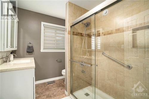 423 Carleton Street, Cornwall, ON - Indoor Photo Showing Bathroom