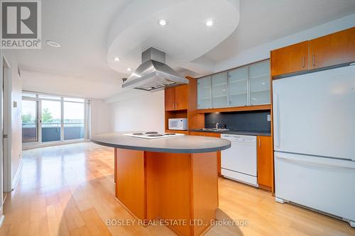 318 - 550 Queens Quay W, Toronto (Waterfront Communities), ON - Indoor Photo Showing Kitchen