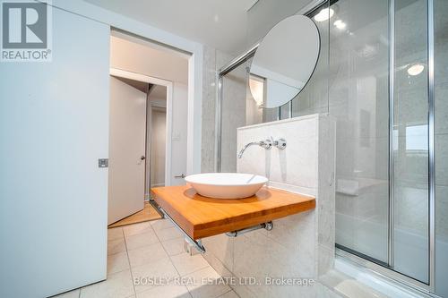 318 - 550 Queens Quay W, Toronto (Waterfront Communities), ON - Indoor Photo Showing Bathroom