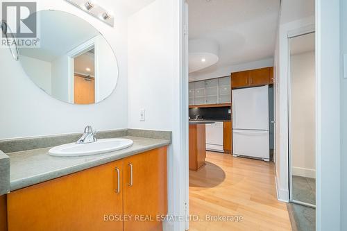 318 - 550 Queens Quay W, Toronto (Waterfront Communities), ON - Indoor Photo Showing Bathroom