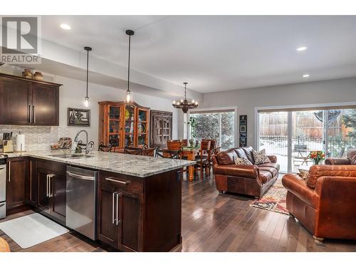 1170 Brant Avenue Unit# 12, Kelowna, BC - Indoor Photo Showing Kitchen With Double Sink With Upgraded Kitchen