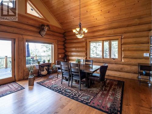 6470 Mckinney Road, Oliver, BC - Indoor Photo Showing Dining Room