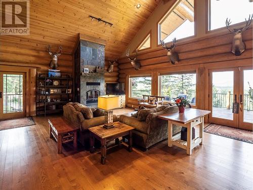 6470 Mckinney Road, Oliver, BC - Indoor Photo Showing Living Room With Fireplace