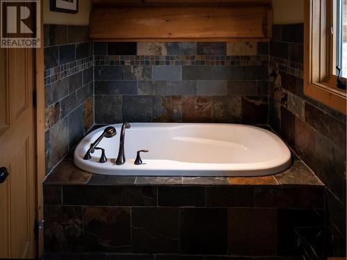 6470 Mckinney Road, Oliver, BC - Indoor Photo Showing Bathroom