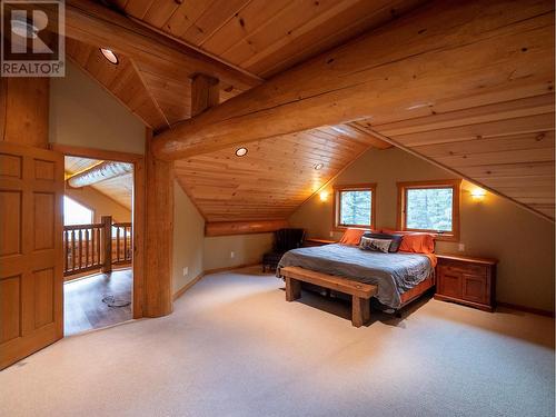 6470 Mckinney Road, Oliver, BC - Indoor Photo Showing Bedroom