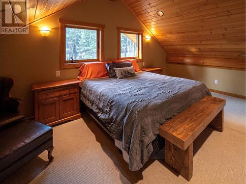 6470 Mckinney Road, Oliver, BC - Indoor Photo Showing Bedroom