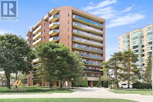 3663 Riverside Drive Unit# 904, Windsor, ON - Outdoor With Balcony With Facade