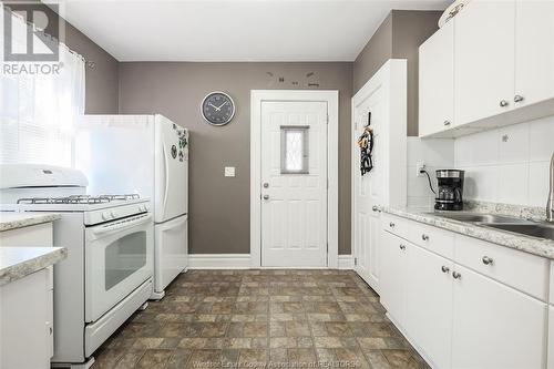 1215 Lincoln, Windsor, ON - Indoor Photo Showing Kitchen