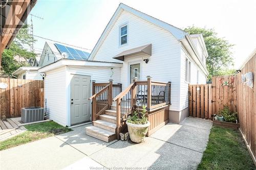 1215 Lincoln, Windsor, ON - Outdoor With Exterior