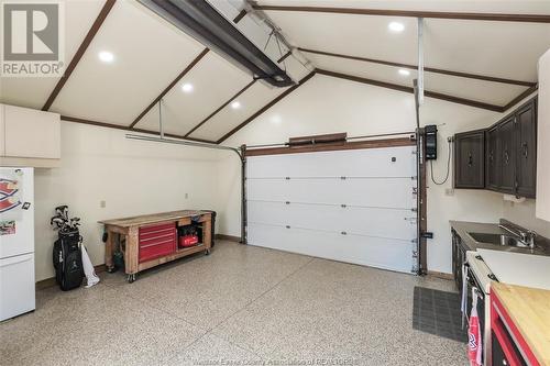 1215 Lincoln, Windsor, ON - Indoor Photo Showing Garage