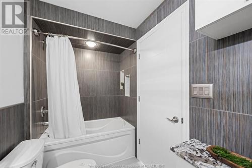 2175 Wyandotte Street East Unit# 304, Windsor, ON - Indoor Photo Showing Bathroom