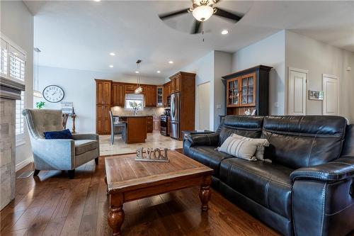 71 Newport Lane, Port Dover, ON - Indoor Photo Showing Living Room