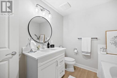 2901 Abbott Street Unit# 220, Kelowna, BC - Indoor Photo Showing Bathroom