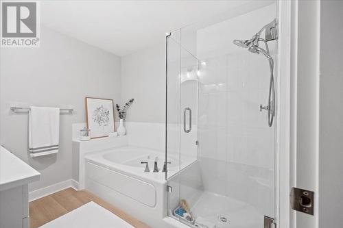 2901 Abbott Street Unit# 220, Kelowna, BC - Indoor Photo Showing Bathroom