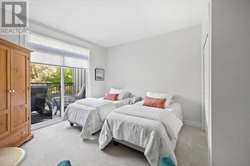 2901 Abbott Street Unit# 220, Kelowna, BC - Indoor Photo Showing Bedroom