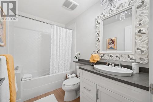 2901 Abbott Street Unit# 220, Kelowna, BC - Indoor Photo Showing Bathroom