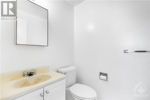 1073 Elmlea Drive, Ottawa, ON - Indoor Photo Showing Bathroom