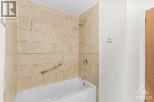 1073 Elmlea Drive, Ottawa, ON - Indoor Photo Showing Bathroom