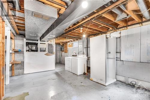 1073 Elmlea Drive, Ottawa, ON - Indoor Photo Showing Laundry Room