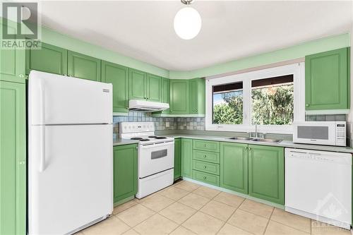 1073 Elmlea Drive, Ottawa, ON - Indoor Photo Showing Kitchen With Double Sink