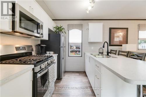 253 - 8845 Lundy'S Lane, Niagara Falls, ON - Indoor Photo Showing Kitchen