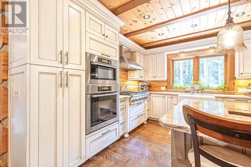 9209 Sideroad 27, Erin, ON - Indoor Photo Showing Kitchen With Upgraded Kitchen