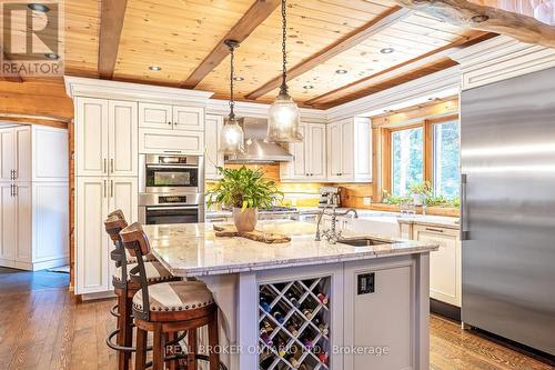 9209 Sideroad 27, Erin, ON - Indoor Photo Showing Kitchen With Upgraded Kitchen