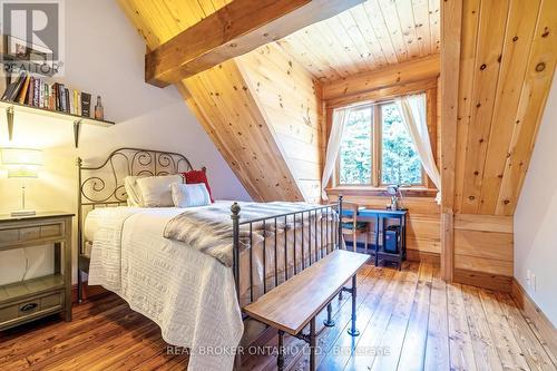 9209 Sideroad 27, Erin, ON - Indoor Photo Showing Bedroom