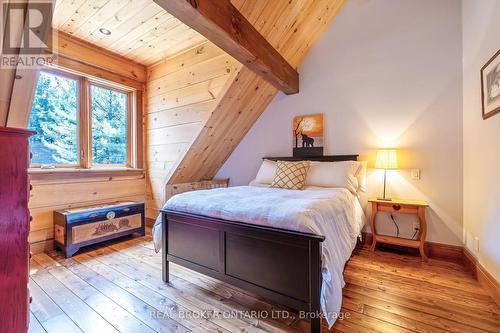 9209 Sideroad 27, Erin, ON - Indoor Photo Showing Bedroom